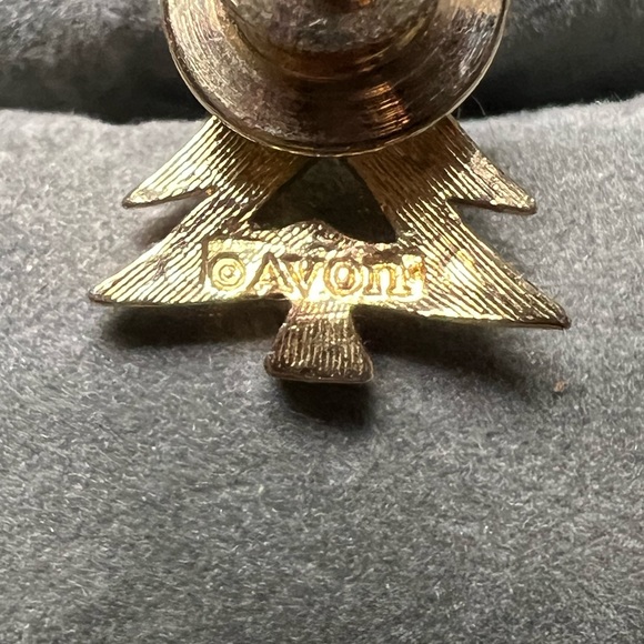 Avon Tree Pin - Picture 3 of 3